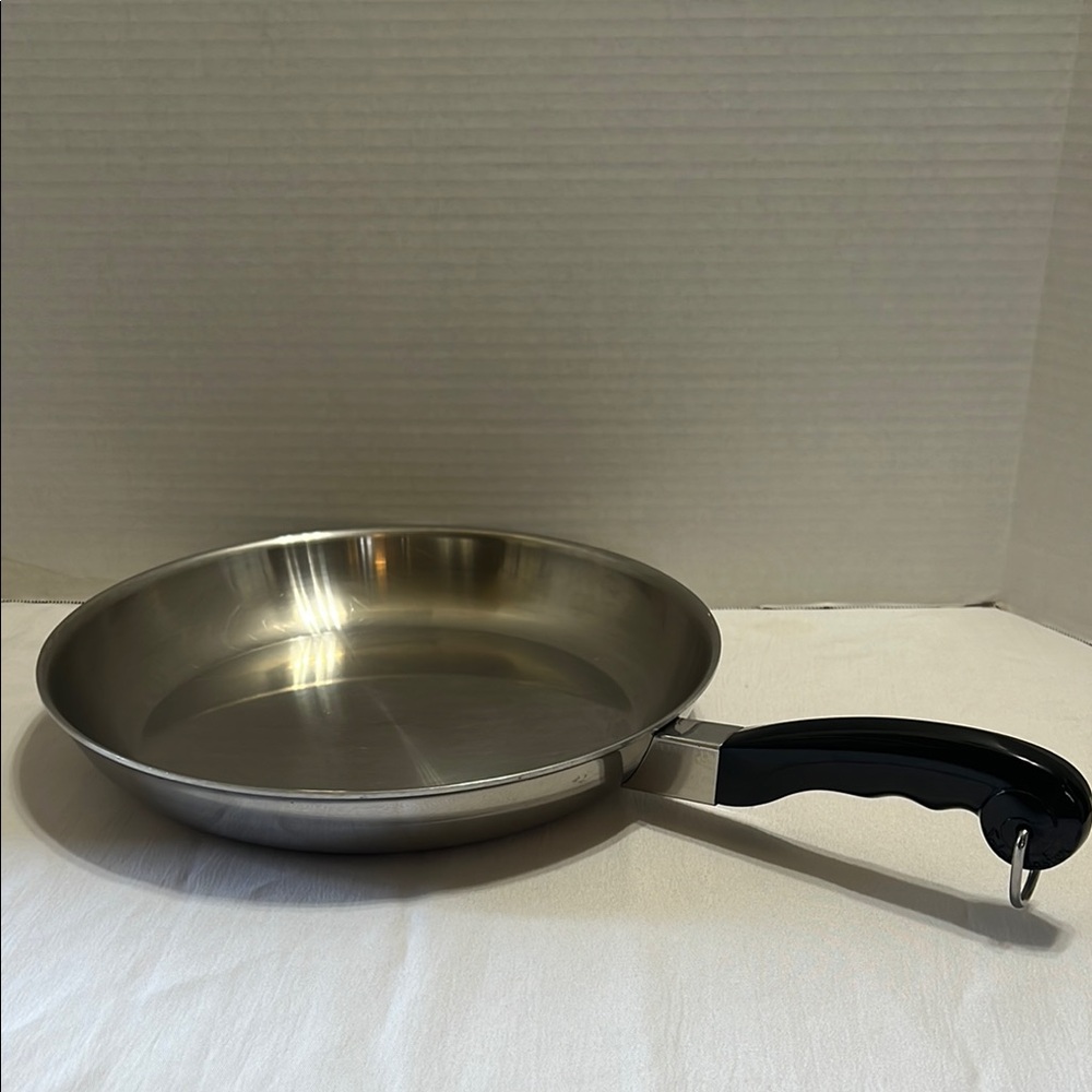 SALADMASTER 12” CHEF’S GOURMET STAINLESS STEEL OMELET SKILLET